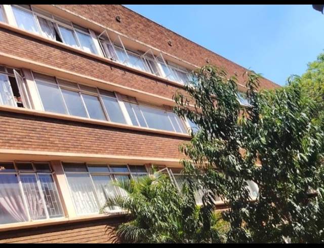 2.5 BEDROOM APARTMENT FOR SALE IN SUNNYSIDE